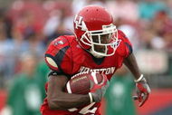 HOUSTON - NOVEMBER 17: Anthony Alridge#22 of the Houston Cougars carries the ball during the game against the Marshall Thundering Herd at Robertson Stadium November 17, 2007 in Houston, Texas. Houston won 35-28. (Photo by Stephen Dunn/Getty Images) 