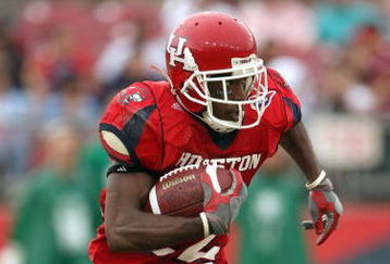 HOUSTON - NOVEMBER 17: Anthony Alridge#22 of the Houston Cougars carries the ball during the game against the Marshall Thundering Herd at Robertson Stadium November 17, 2007 in Houston, Texas. Houston won 35-28. (Photo by Stephen Dunn/Getty Images) 