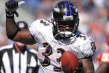 BALTIMORE - SEPTEMBER 13:  Le'Ron McClain #33 of the Baltimore Ravens celebrates a touchdown against the Kansas City Chiefs at M&T Bank Stadium on September 13, 2009 in Baltimore, Maryland. The Ravens defeated the Chiefs 38-24. (Photo by Larry French/Getty Images)