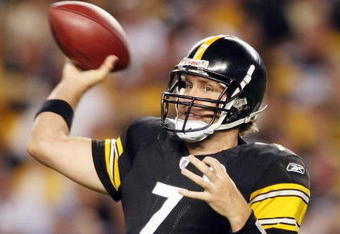 PITTSBURGH - SEPTEMBER 11:  Ben Roethlisberger #7 of the Pittsburgh Steelers passes the ball in the fourth quarter against the Tennessee Titans on September 11, 2009 at Heinz Field in Pittsburgh, Pennsylvania. The Steelers defeated the Titans 13-10 in overtime.  (Photo by Elsa/Getty Images)