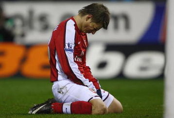 WEST BROMWICH, UNITED KINGDOM - MARCH 03:  Andrei Arshavin of Arsenal reacts during the Barclays Premier League match between West Bromwich Albion and Arsenal at The Hawthorns on March 3, 2009 in West Bromwich, England.  (Photo by Clive Mason/Getty Images)