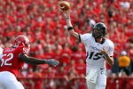PISCATAWAY, NJ - SEPTEMBER 07:  Tony Pike #15 of the Cincinnati Bearcats throws a pass against the Rutgers Scarlet Knights at Rutgers Stadium on September 7, 2009 in Piscataway, New Jersey.   by Jim McIsaac/Getty Images)  (Photo by Jim McIsaac/Getty Images)