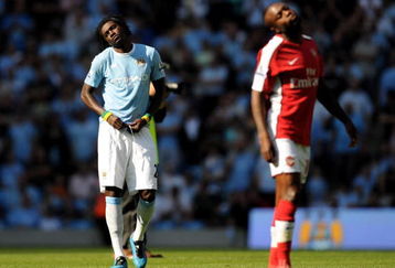 MANCHESTER, ENGLAND - SEPTEMBER 12:  Emmanuel Adebayor of Manchester and William Gallas of Arsenal prepare for the Barclays Premier League match between Manchester City and Arsenal at the City of Manchester Stadium on September 12, 2009 in Manchester, England.  (Photo by Shaun Botterill/Getty Images)