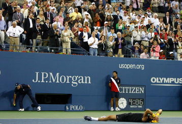NEW YORK - SEPTEMBER 14:  Juan Martin Del Potro of Argentina celebrates championship point after defeating Roger Federer of Switzerland in the Men's Singles final on day fifteen of the 2009 U.S. Open at the USTA Billie Jean King National Tennis Center on September 14, 2009 in the Flushing neighborhood of the Queens borough of New York City. Del Potro defeated Federer 3-6, 7-6 (7), 4-6, 7-6 (7), 6-2.  (Photo by Al Bello/Getty Images)