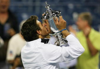NEW YORK - SEPTEMBER 14:  Juan Martin Del Potro of Argentina kisses the championship trophy after defeating Roger Federer of Switzerland in the Men's Singles final on day fifteen of the 2009 U.S. Open at the USTA Billie Jean King National Tennis Center on September 14, 2009 in the Flushing neighborhood of the Queens borough of New York City. Del Potro defeated Federer 3-6, 7-6 (7), 4-6, 7-6 (7), 6-2.  (Photo by Matthew Stockman/Getty Images)
