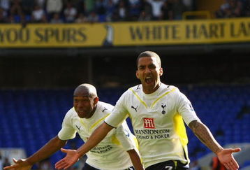 LONDON, ENGLAND - AUGUST 29:  Aaron Lennon of Tottenham Hotspur celebrates his goal during the Barclays Premier League match between Tottenham Hotspur and Birmingham City at White Hart Lane on August 29, 2009 in London, England.  (Photo by Clive Rose/Getty Images)