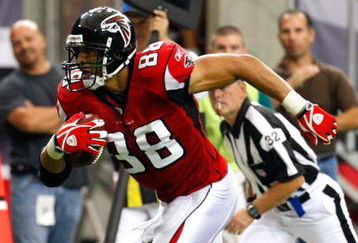 ATLANTA - SEPTEMBER 13:  Tony Gonzalez #88 of the Atlanta Falcons against the Miami Dolphins at Georgia Dome on September 13, 2009 in Atlanta, Georgia.  (Photo by Kevin C. Cox/Getty Images)
