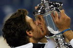 NEW YORK - SEPTEMBER 14:  Juan Martin Del Potro of Argentina kisses the championship trophy after defeating Roger Federer of Switzerland in the Men's Singles final on day fifteen of the 2009 U.S. Open at the USTA Billie Jean King National Tennis Center on September 14, 2009 in the Flushing neighborhood of the Queens borough of New York City. Del Potro defeated Federer 3-6, 7-6 (7), 4-6, 7-6 (7), 6-2.  (Photo by Matthew Stockman/Getty Images)