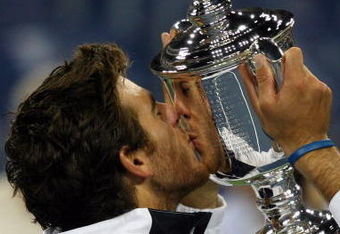 NEW YORK - SEPTEMBER 14:  Juan Martin Del Potro of Argentina kisses the championship trophy after defeating Roger Federer of Switzerland in the Men's Singles final on day fifteen of the 2009 U.S. Open at the USTA Billie Jean King National Tennis Center on September 14, 2009 in the Flushing neighborhood of the Queens borough of New York City. Del Potro defeated Federer 3-6, 7-6 (7), 4-6, 7-6 (7), 6-2.  (Photo by Matthew Stockman/Getty Images)