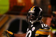 PITTSBURGH - SEPTEMBER 10:  Santonio Holmes #10 of the Pittsburgh Steelers celebrates his second quarter touchdown against the Tennessee Titans during the game at Heinz Field on September 10, 2009 in Pittsburgh, Pennsylvania. (Photo by Scott Boehm/Getty Images)