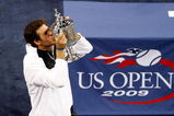NEW YORK - SEPTEMBER 14:  Juan Martin Del Potro of Argentina kisses the championship trophy after defeating Roger Federer of Switzerland in the Men's Singles final on day fifteen of the 2009 U.S. Open at the USTA Billie Jean King National Tennis Center on September 14, 2009 in the Flushing neighborhood of the Queens borough of New York City. Del Potro defeated Federer 3-6, 7-6 (7), 4-6, 7-6 (7), 6-2.  (Photo by Jared Wickerham/Getty Images)