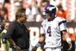 CLEVELAND - SEPTEMBER 13:  Brett Farve #4 of the Minnesota Vikings hugs Eric Mangini head coach of the Cleveland Browns talk prior to the game against the Cleveland Browns at Cleveland Browns Stadium on September 13, 2009 in Cleveland, Ohio.  (Photo by Matt Sullivan/Getty Images)