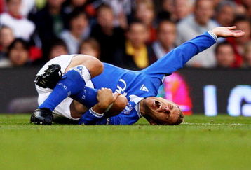 LONDON, ENGLAND - SEPTEMBER 13:  Phil Neville of Everton lies injured during the Barclays Premier League match between Fulham and Everton at Craven Cottage on September 13, 2009 in London, England.  (Photo by Ryan Pierse/Getty Images)