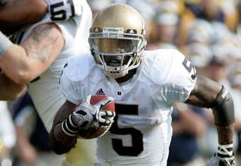 ANN ARBOR, MI - SEPTEMBER 12:  Armando Allen #5 of Notre Dame runs with the ball against Michigan at Michigan Stadium on September 12, 2009 in Ann Arbor, Michigan.  (Photo by Domenic Centofanti/Getty Images)
