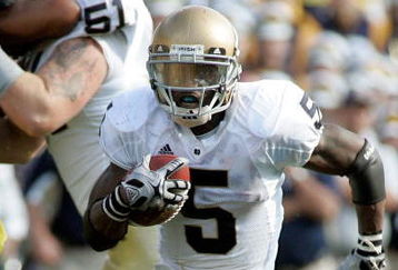 ANN ARBOR, MI - SEPTEMBER 12:  Armando Allen #5 of Notre Dame runs with the ball against Michigan at Michigan Stadium on September 12, 2009 in Ann Arbor, Michigan.  (Photo by Domenic Centofanti/Getty Images)