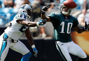 CHARLOTTE, NC - SEPTEMBER 13:  Wide Receiver DeSean Jackson #10 of the Philadelphia Eagles, bobbles a catch during the NFL season opener against the Carolina Panthers at Bank of America Stadium on September 13, 2009 in Charlotte, North Carolina.  (Photo by Streeter Lecka/Getty Images)