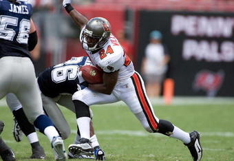 TAMPA, FL - SEPTEMBER 13:  Running back Carnell Williams #24 of the Tampa Bay Buccaneers runs the ball against the Dallas Cowboys during the game at Raymond James Stadium on September 13, 2009 in Tampa, Florida.  (Photo by J. Meric/Getty Images)
