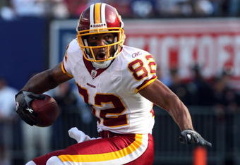 EAST RUTHERFORD, NJ - SEPTEMBER 13:  Antwaan Randle El #82 of the Washington Redskins runs the ball against the New York Giants on September 13, 2009 at Giants Stadium in East Rutherford, New Jersey.  (Photo by Jim McIsaac/Getty Images)