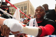 HOLLYWOOD, CA - SEPTEMBER 14:  Floyd Mayweather Jr. prepares for his training session in front of the Kodak Theatre on Hollywood Boulevard September 14, 2009 in Hollywood, California. Mayweather Jr. will face Juan Manuel Marquez at the MGM Grand Garden Arena on September 16, 2009 in Las Vegas. (Photo by Jacob de Golish/Getty Images)