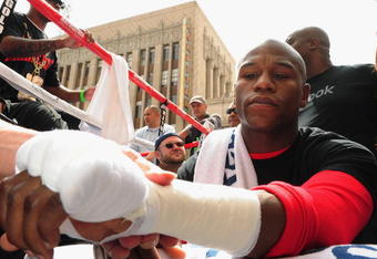 HOLLYWOOD, CA - SEPTEMBER 14:  Floyd Mayweather Jr. prepares for his training session in front of the Kodak Theatre on Hollywood Boulevard September 14, 2009 in Hollywood, California. Mayweather Jr. will face Juan Manuel Marquez at the MGM Grand Garden Arena on September 16, 2009 in Las Vegas. (Photo by Jacob de Golish/Getty Images)