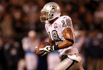 OAKLAND, CA - SEPTEMBER 14:  Louis Murphy #18 of the Oakland Raiders runs the ball into the endzone for a 57-yard touchdown reception in the fourth quarter against the San Diego Chargers on September 14, 2009 at the Oakland-Alameda County Coliseum in Oakland, California.  (Photo by Ezra Shaw/Getty Images)