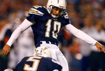SAN DIEGO - DECEMBER 28:  Kicker Nate Kaeding #10 of the San Diego Chargers kicks a 28 yard field goal against the Denver Broncos during the first quarter of the NFL game at Qualcomm Stadium on December 28, 2008 in San Diego, California.  (Photo by Jeff Gross/Getty Images)