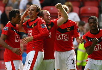 WIGAN, ENGLAND - AUGUST 22:  Dimitar Berbatov of Manchester United celebrates with his team mates after scoring the second goal during the Barclays Premier League match between Wigan Athletic and Manchester United at the DW Stadium on August 22, 2009 in Wigan, England.  (Photo by Alex Livesey/Getty Images)