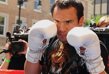 HOLLYWOOD, CA - SEPTEMBER 14:  Juan Manuel Marquez trains in front of the Kodak Theatre on Hollywood Boulevard September 14, 2009 in Hollywood, California. Marquez will face Floyd Mayweather Jr. at the MGM Grand Garden Arena on September 16, 2009 in Las Vegas. (Photo by Jacob de Golish/Getty Images)