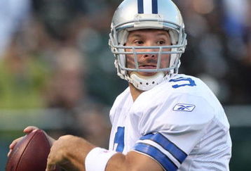 OAKLAND, CA - AUGUST 13: Quarterback Tony Romo #9 of the Dallas Cowboys throws the ball in the first quarter against the Oakland Raiders during a preseason game at Oakland-Alameda County Coliseum on August 13, 2009 in Oakland, California. (Photo by Jed Jacobsohn/Getty Images)
