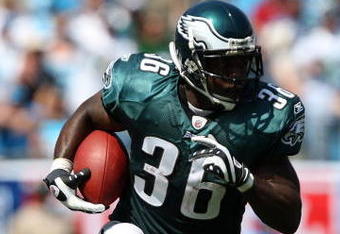 CHARLOTTE, NC - SEPTEMBER 13:  Running back Brian Westbrook #36 of the Philadelphia Eagles rushes with the ball during the NFL season opener against the Carolina Panthers at Bank of America Stadium on September 13, 2009 in Charlotte, North Carolina.  (Photo by Streeter Lecka/Getty Images)