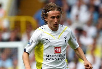 LONDON, ENGLAND - AUGUST 29:  Luka Modric of Tottenham Hotspur in action during the Barclays Premier League match between Tottenham Hotspur and Birmingham City at White Hart Lane on August 29, 2009 in London, England.  (Photo by Clive Rose/Getty Images)