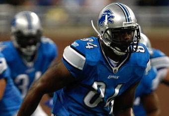 DETROIT, MI - AUGUST 28:  Tight end Brandon Pettigrew #84 of the Detroit Lions runs a pass pattern against the Indianapolis Colts at Ford Field on August 28, 2009 in Detroit, Michigan.  The Lions defeated the Colts 18-17. (Photo by Scott Boehm/Getty Images)