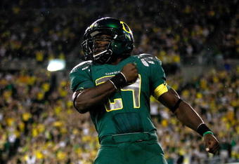 EUGENE, OR - SEPTEMBER 12:  Kenjon Barner #24 of the Oregon Ducks celebrates after scoring a touchdown against the Purdue Boilermakers at Autzen Stadium on September 12, 2009 in Eugene, Oregon.  (Photo by Jonathan Ferrey/Getty Images)