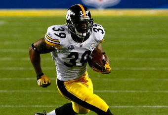 TAMPA, FL - FEBRUARY 01:  Willie Parker #39 of the Pittsburgh Steelers runs the ball against the Arizona Cardinals during Super Bowl XLIII on February 1, 2009 at Raymond James Stadium in Tampa, Florida. Steelers won 27-23. (Photo by Win McNamee/Getty Images)
