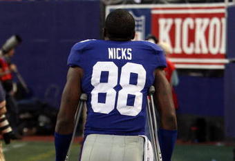 EAST RUTHERFORD, NJ - SEPTEMBER 13:  Hakeem Nicks #88 of the New York Giants leaves the game after spraining his ankle against the Washington Redskins on September 13, 2009 at Giants Stadium in East Rutherford, New Jersey.  (Photo by Jim McIsaac/Getty Images)