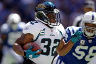INDIANAPOLIS - SEPTEMBER 13: Maurice Jones-Drew #32 of the Jacksonville Jaguars runs with the ball during the game against the Indianapolis Colts  at Lucas Oil Stadium on September 13, 2009 in Indianapolis, Indiana.  (Photo by Andy Lyons/Getty Images)