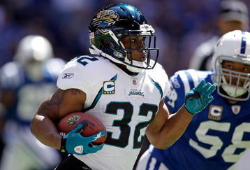 INDIANAPOLIS - SEPTEMBER 13: Maurice Jones-Drew #32 of the Jacksonville Jaguars runs with the ball during the game against the Indianapolis Colts  at Lucas Oil Stadium on September 13, 2009 in Indianapolis, Indiana.  (Photo by Andy Lyons/Getty Images)
