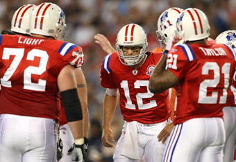 FOXBORO, MA - SEPTEMBER 14:  Quarterback Tom Brady #12 of the New England Patriots huddles with his players during the game against the Buffalo Bills on September 14, 2009 at Gillette Stadium in Foxboro, Massachusetts. (Photo by Elsa/Getty Images)