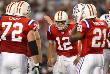 FOXBORO, MA - SEPTEMBER 14:  Quarterback Tom Brady #12 of the New England Patriots huddles with his players during the game against the Buffalo Bills on September 14, 2009 at Gillette Stadium in Foxboro, Massachusetts. (Photo by Elsa/Getty Images)