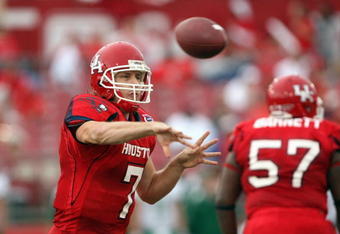 HOUSTON - NOVEMBER 17: Case Keenum #7 of the Houston Cougars passes the ball during the game against the Marshall Thundering Herd at Robertson Stadium November 17, 2007 in Houston, Texas. Houston won 35-28. (Photo by Stephen Dunn/Getty Images) 