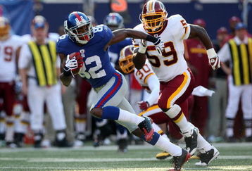 EAST RUTHERFORD, NJ - SEPTEMBER 13:  Mario Manningham #82 of the New York Giants runs the ball past London Fletcher #59 of the Washington Redskins on September 13, 2009 at Giants Stadium in East Rutherford, New Jersey.  (Photo by Jim McIsaac/Getty Images)