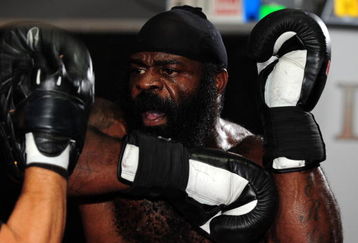 LOS ANGELES, CA - SEPTEMBER 17:  MMA Heavyweight Sensation Kimbo Slice is seen during the Workout/Media Day with Kimbo Slice and Gina Carano at the Legends Mixed Martial Arts Training Center on September 17, 2008 in Los Angeles, California.  (Photo by Robert Laberge/Getty Images)