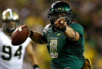 EUGENE, OR - SEPTEMBER 12:  Quarterback Jeremiah Masoli #8 of the Oregon Ducks runs with the ball against the Purdue Boilermakers  at Autzen Stadium on September 12, 2009 in Eugene, Oregon.  (Photo by Jonathan Ferrey/Getty Images)