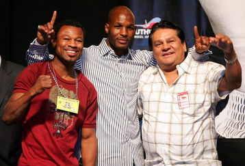 LAS VEGAS - MAY 04:  (L-R) Boxers Shane Mosley, Bernard Hopkins and Roberto Duran pose at the weigh-in for the Floyd Mayweather Jr. and Oscar De La Hoya fight at the MGM Grand Garden Arena May 4, 2007 in Las Vegas, Nevada. Mayweather Jr. will fight De La Hoya for the WBC super welterweight championship at the MGM on May 5, 2007.  (Photo by Al Bello/Getty Images)