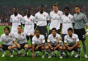 LIEGE, BELGIUM - SEPTEMBER 16:  The Arsenal team pose for a group picture during the UEFA Champions League Group H match between Standard Liege and Arsenal at the Sclessin Stadium on September 16, 2009 in Liege, Belgium.  (Photo by Jamie McDonald/Getty Images)