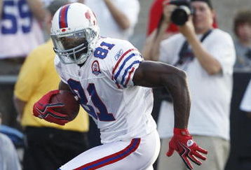 CANTON, OH - AUGUST 9: Terrell Owens #81 of the Buffalo Bills runs with the football against the Tennessee Titans during the Pro Football Hall of Fame Game at Fawcett Stadium on August 9, 2009 in Canton, Ohio. (Photo by Joe Robbins/Getty Images)