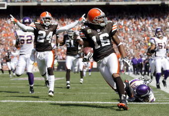 CLEVELAND - SEPTEMBER 13:  Joshua Cribbs #16 of the Cleveland Browns scores a touchdown as Eric Wright #24 celebrates against the Minnesota Vikings at Cleveland Browns Stadium on September 13, 2009 in Cleveland, Ohio.  (Photo by Matt Sullivan/Getty Images)