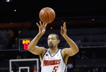 CHARLOTTE, NC - MARCH 3:  Juwan Howard #5 of the Charlotte Bobcats passes the ball against the Chicago Bulls during their game at Time Warner Cable Arena on March 3, 2009 in Charlotte, North Carolina.  NOTE TO USER: User expressly acknowledges and agrees that, by downloading and/or using this Photograph, user is consenting to the terms and conditions of the Getty Images License Agreement. (Photo by: Streeter Lecka/Getty Images)