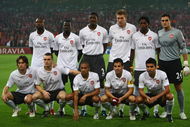 LIEGE, BELGIUM - SEPTEMBER 16:  The Arsenal team pose for a group picture during the UEFA Champions League Group H match between Standard Liege and Arsenal at the Sclessin Stadium on September 16, 2009 in Liege, Belgium.  (Photo by Jamie McDonald/Getty Images)