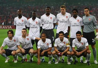LIEGE, BELGIUM - SEPTEMBER 16:  The Arsenal team pose for a group picture during the UEFA Champions League Group H match between Standard Liege and Arsenal at the Sclessin Stadium on September 16, 2009 in Liege, Belgium.  (Photo by Jamie McDonald/Getty Images)
